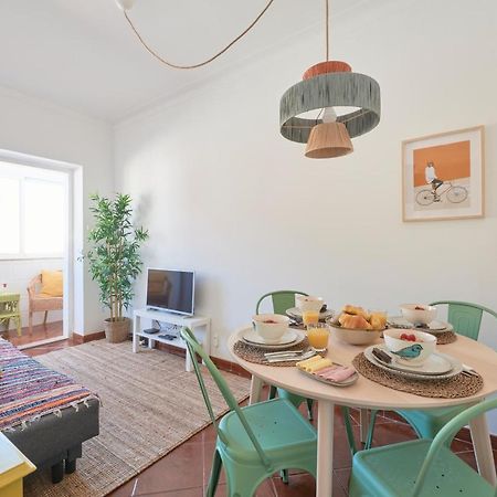 Central & Sunny 2Br Apt Near Beach, By Timecooler Setubal Ngoại thất bức ảnh