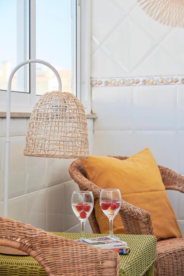 Central & Sunny 2Br Apt Near Beach, By Timecooler Setubal Ngoại thất bức ảnh