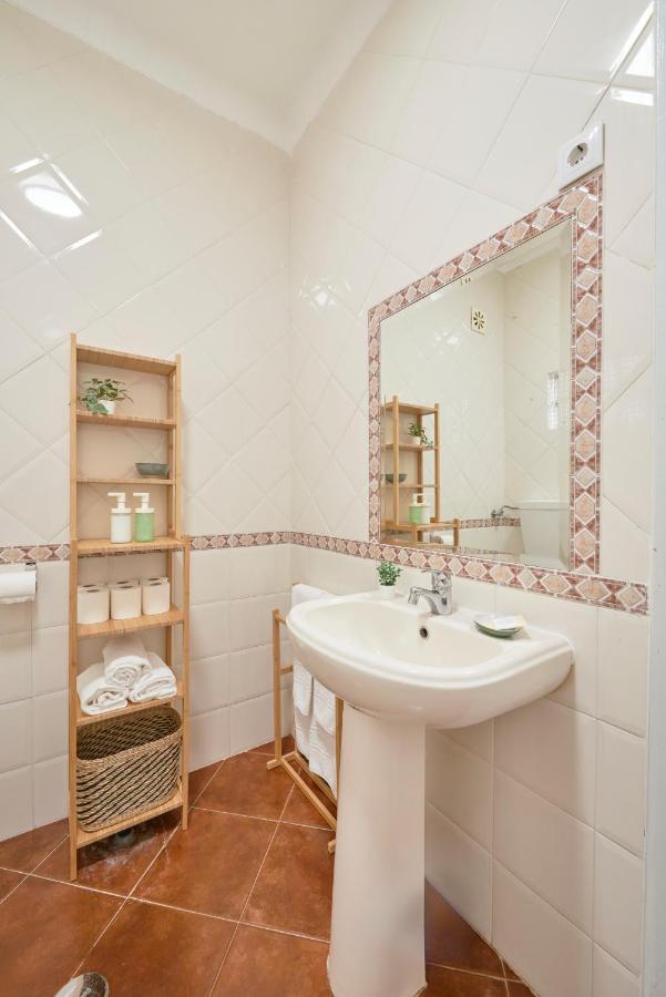 Central & Sunny 2Br Apt Near Beach, By Timecooler Setubal Ngoại thất bức ảnh