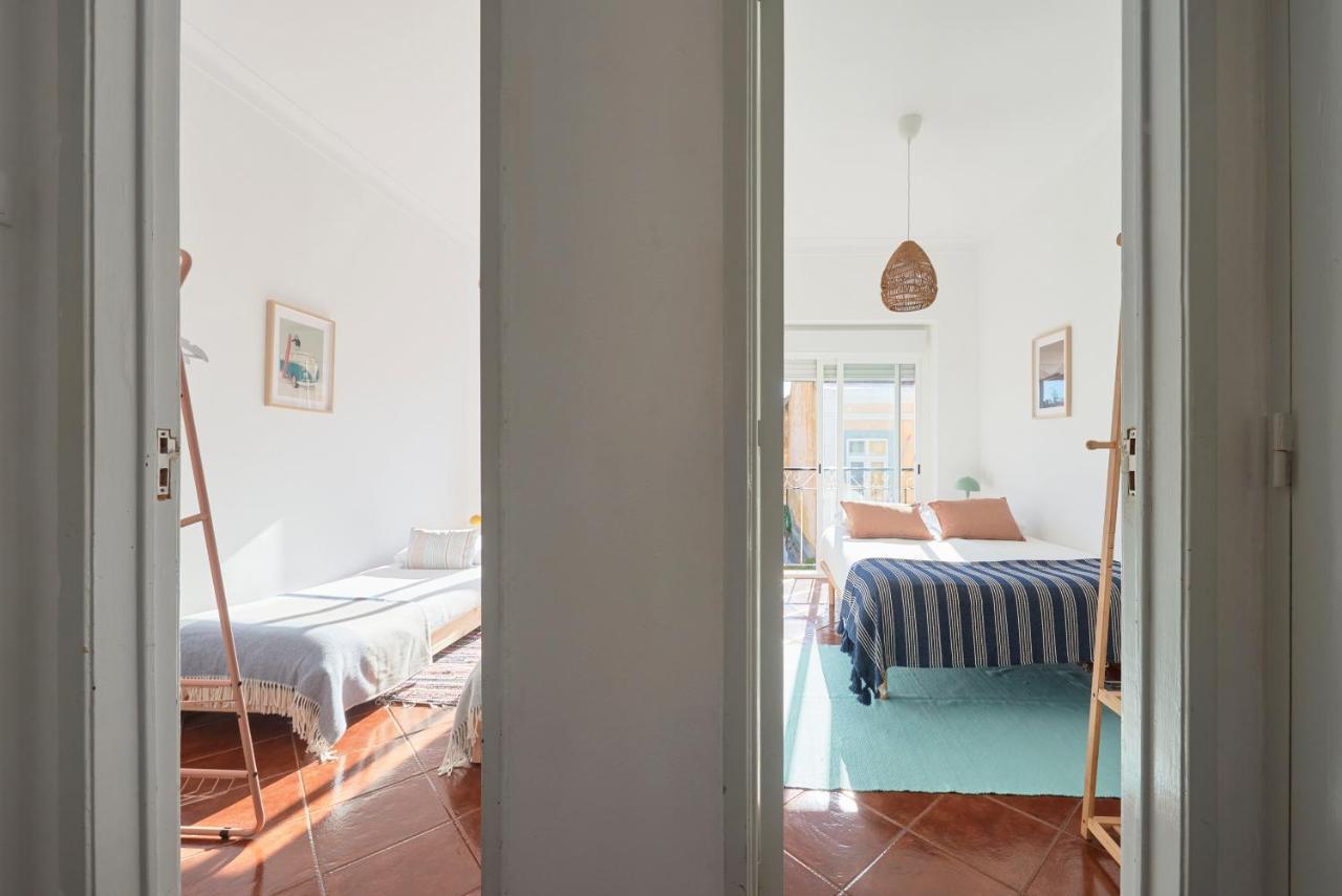 Central & Sunny 2Br Apt Near Beach, By Timecooler Setubal Ngoại thất bức ảnh