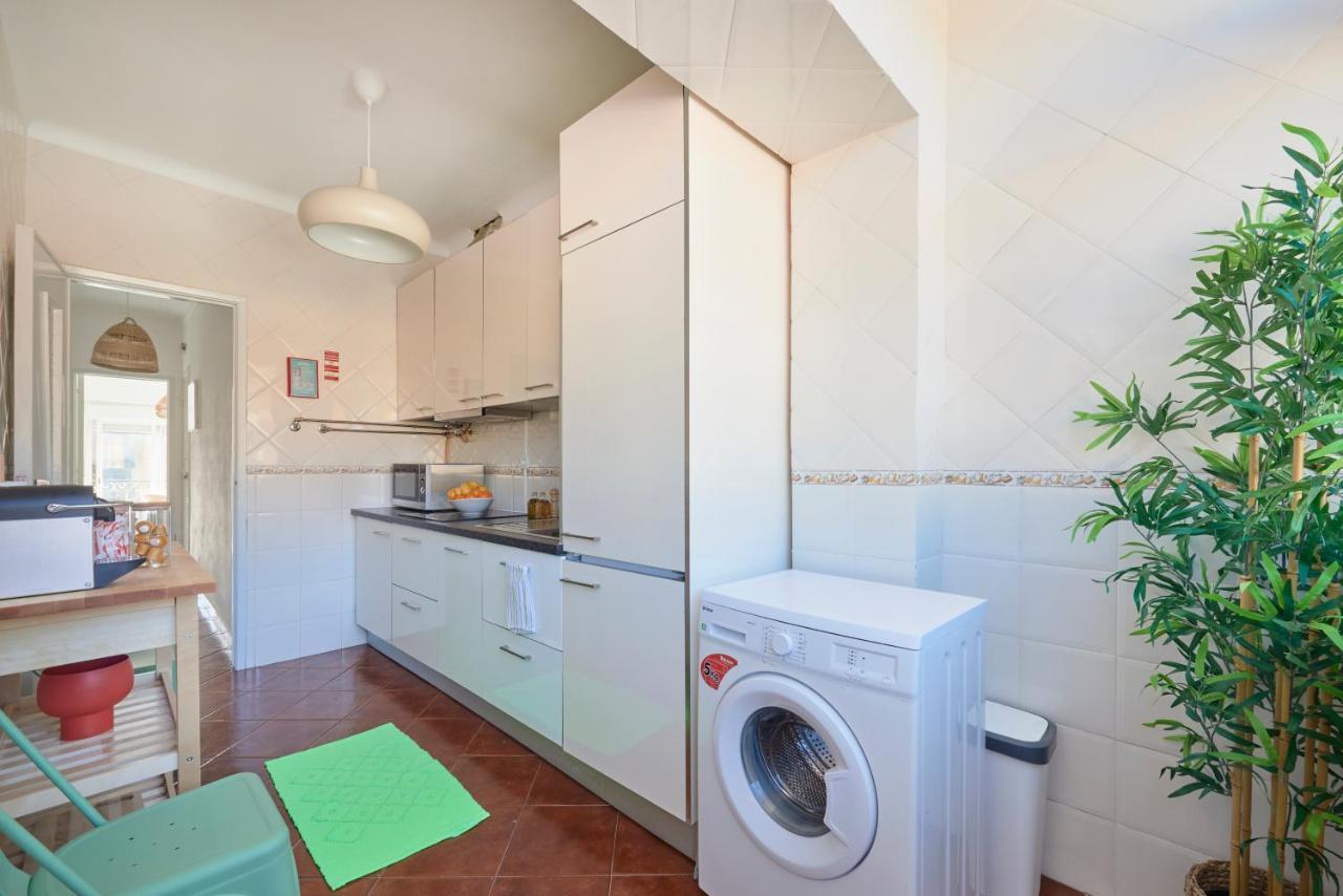 Central & Sunny 2Br Apt Near Beach, By Timecooler Setubal Ngoại thất bức ảnh
