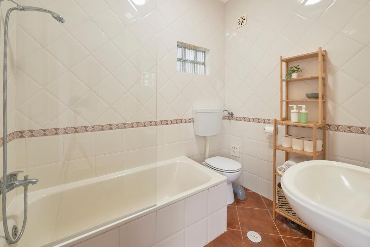 Central & Sunny 2Br Apt Near Beach, By Timecooler Setubal Ngoại thất bức ảnh